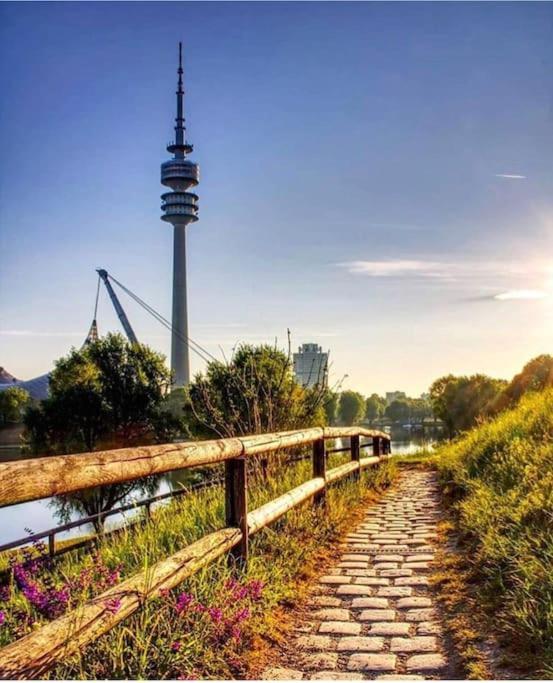 Schwabing-studio Great Sunset View & Balcony Apartment Munich